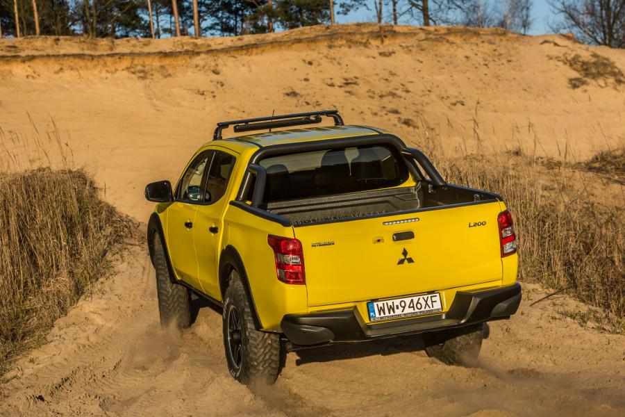  Mitsubishi L200 Monster Concept 2016 года  (фото 2 из 30)